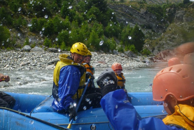 splash fight with the other raft