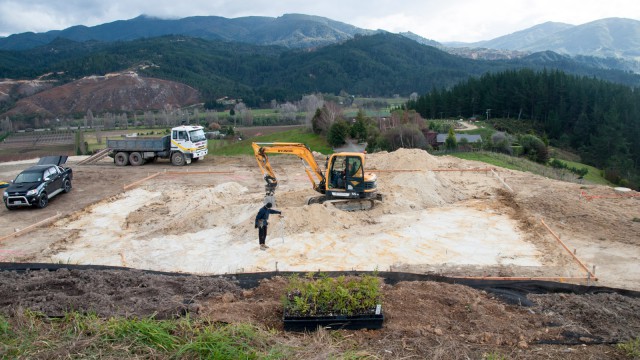 Excavating the boundaries of the house + 1m for the formwork. 