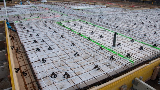 Underfloor heating pipes, not only in the kitchen