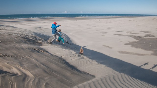 Jumping down dunes again (must do)