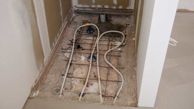 Underfloor heating pipes for the open shower
