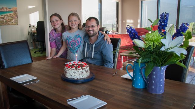 Natürlich mit Schwarzwälderkirschtorte, was sonst!